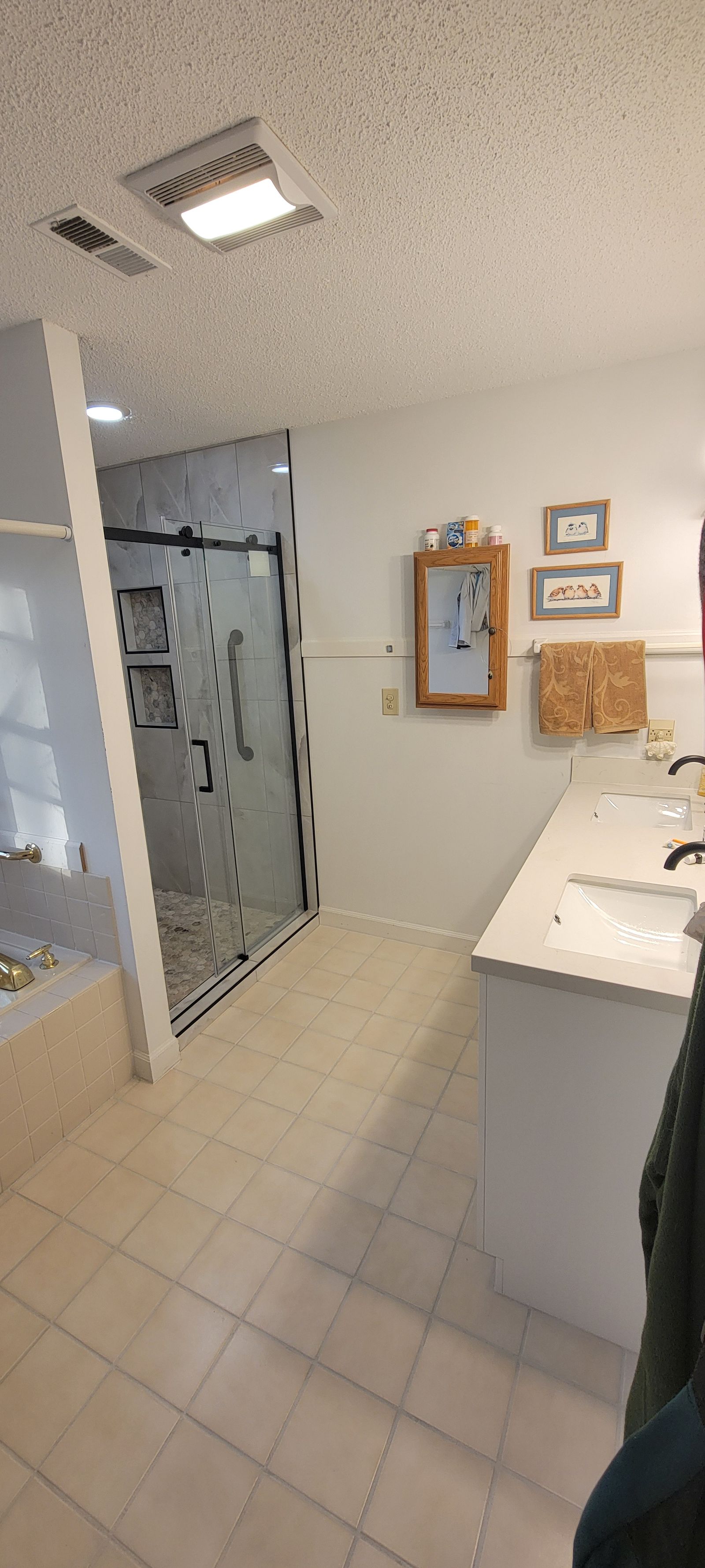 Bathrooms & Tile project photo 12